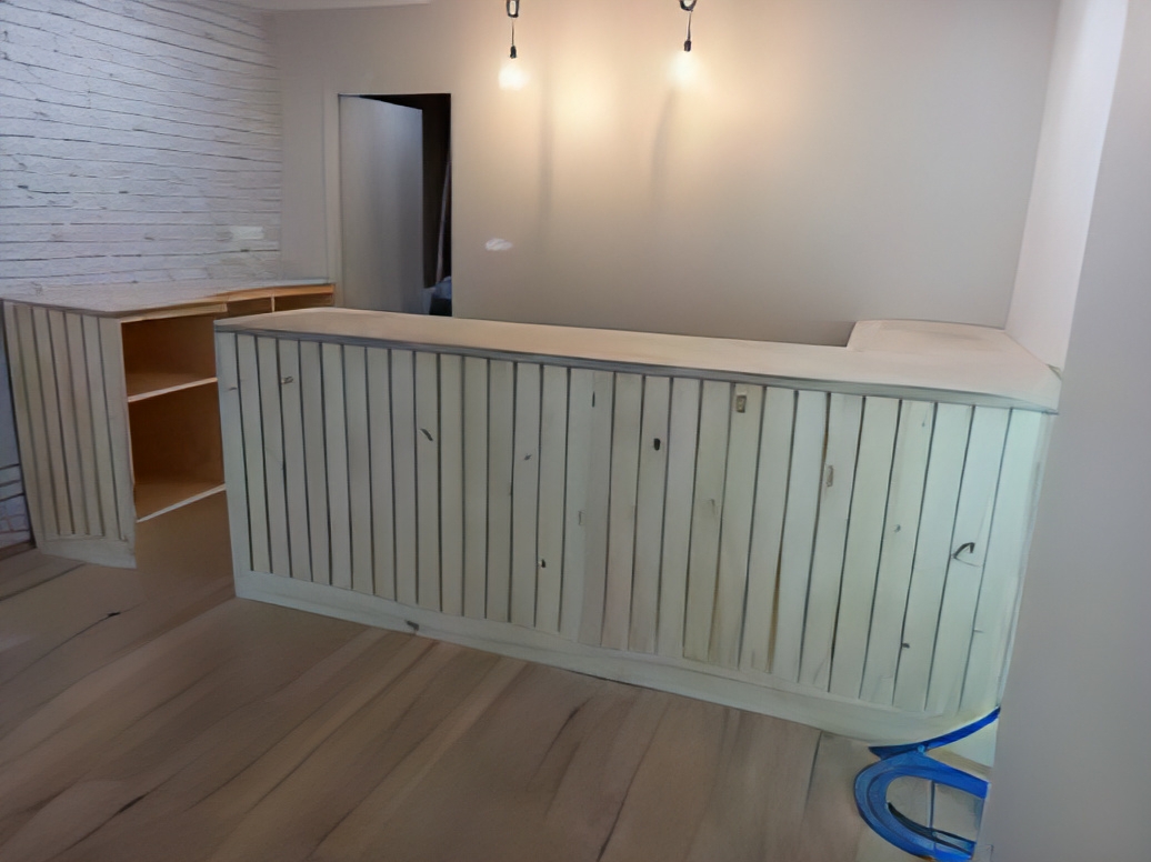 comptoir de bar ou un meuble de réception en bois