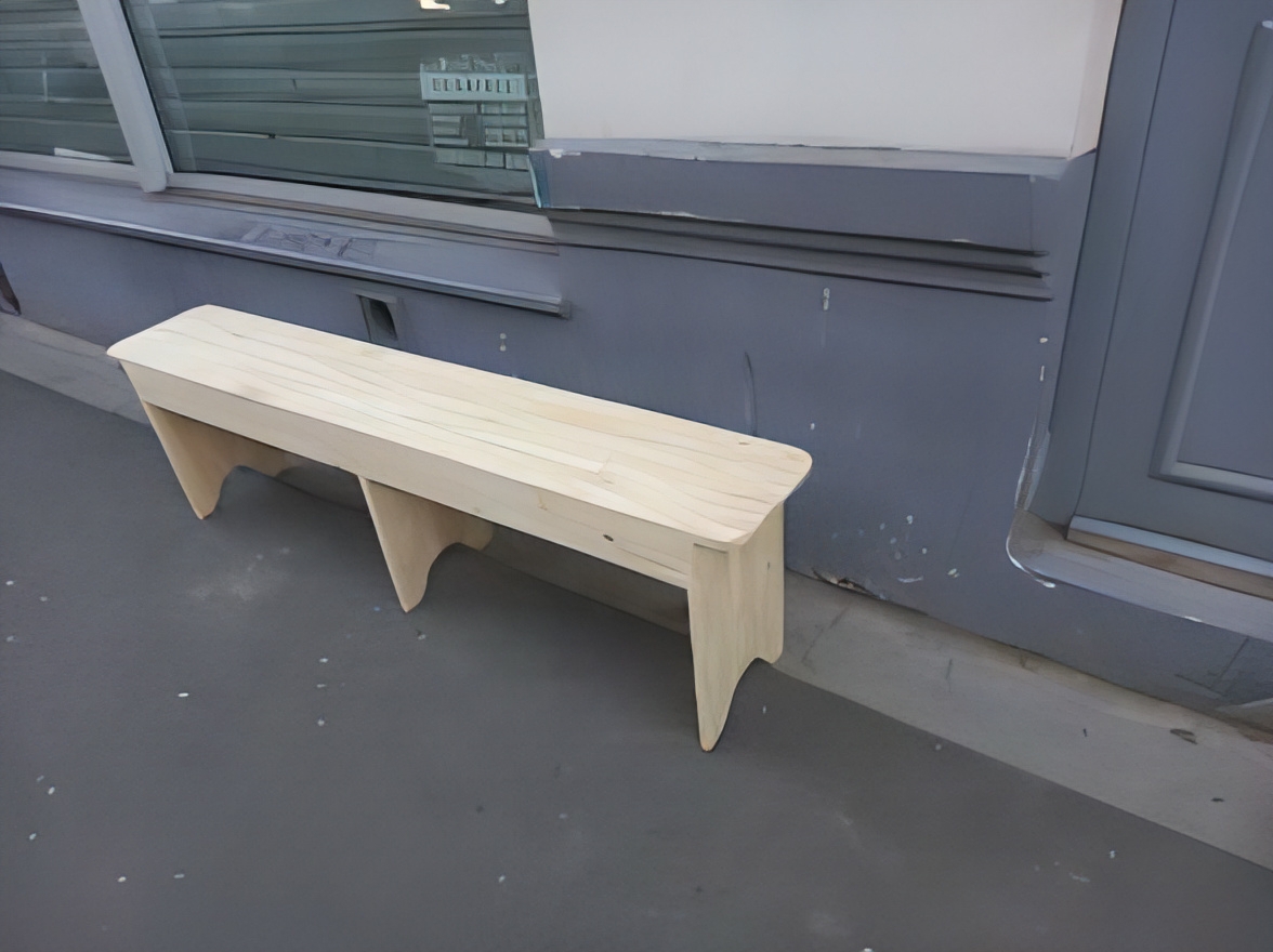 Un banc public (ou banc d'église / d'attente) simple en bois clair.